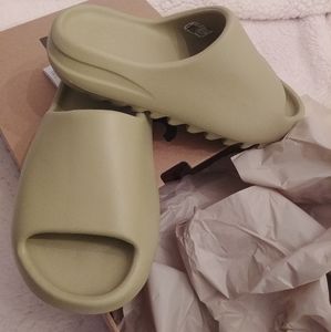 Yeezy Slide Resin